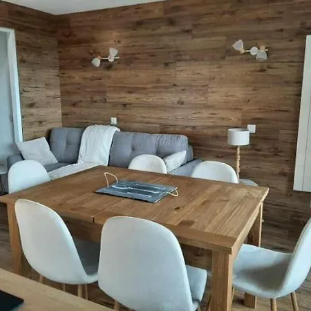 Renovated Cosy 6 Pers Apartment